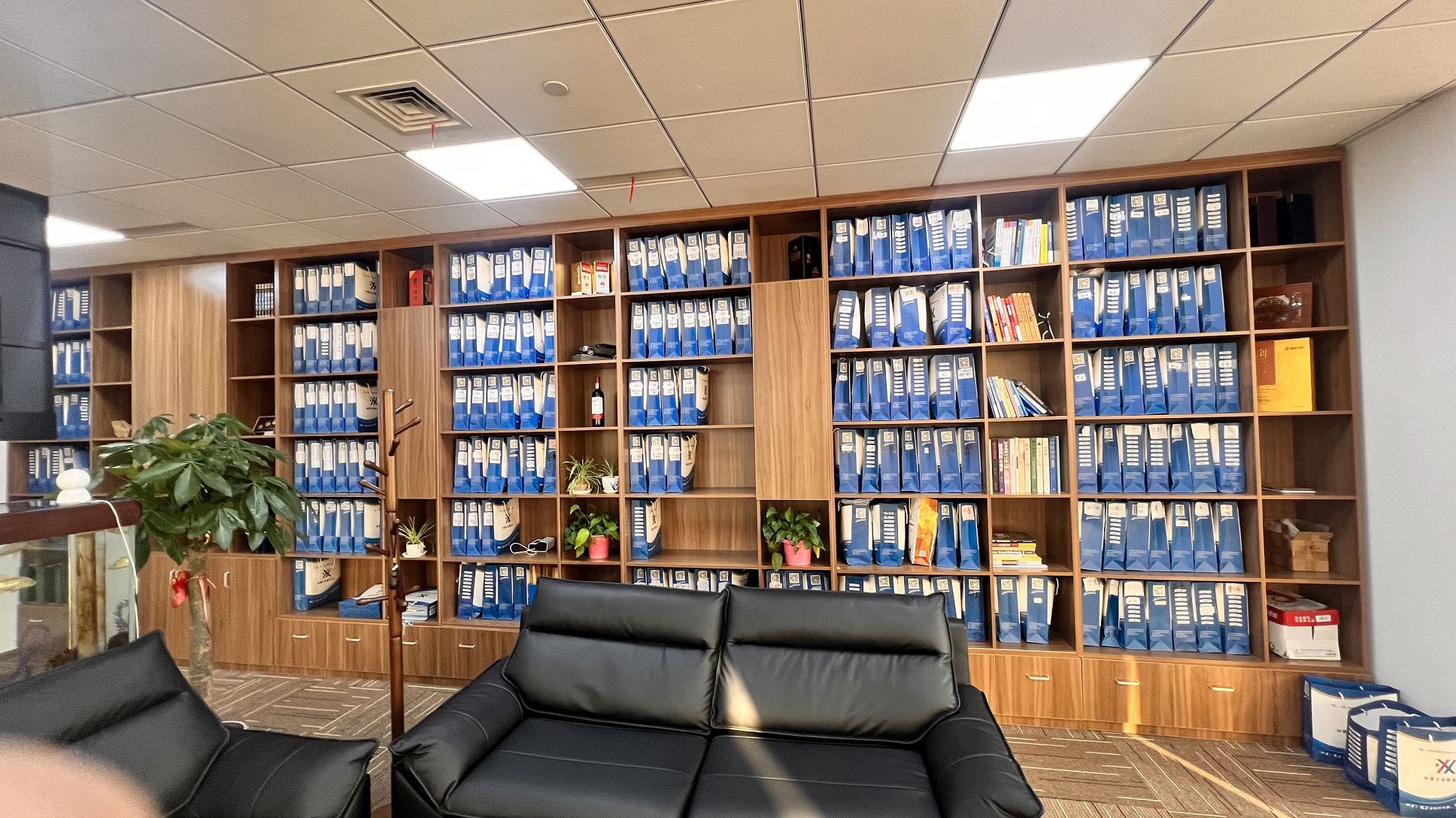 如何约定员工智力成果归属公司？